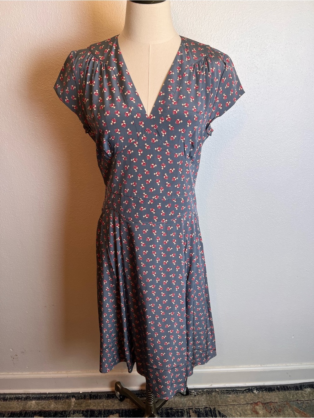 Sundance 100% Silk Slate Blue Retro Midi Dress V Neck with Red Floral Print